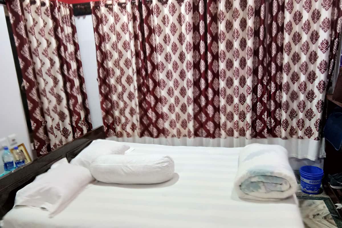 Premium bedding, pillowtop beds, desk, laptop workspace