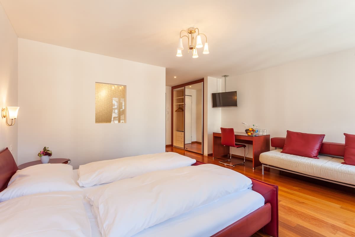Junior Suite, Balcony | 1 bedroom, individually furnished, desk, free WiFi