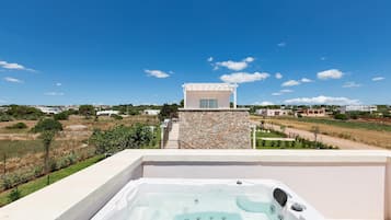 Attico Luxury, 1 camera da letto (Suite Attico con Jacuzzi) | Vasca idromassaggio privata