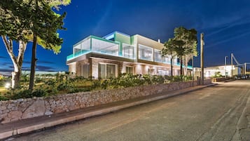 Façade de lâhĂ©bergement - soirĂ©e/nuit