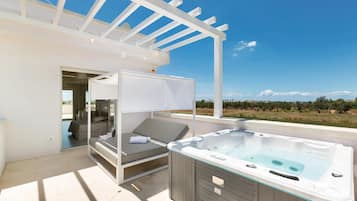 Bañera de hidromasaje privada