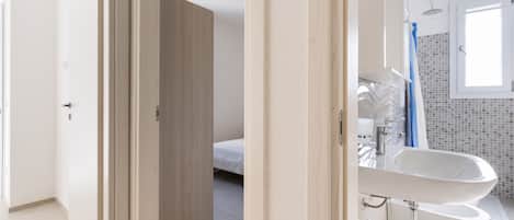 Comfort-Haus, 2 Schlafzimmer | Badezimmer | Dusche, Haartrockner, Bidet, Handtücher
