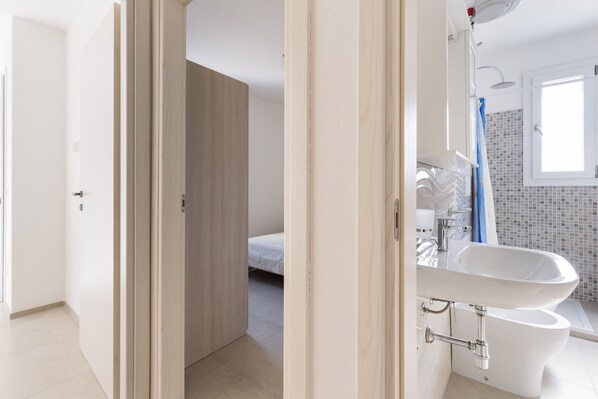 Comfort-Haus, 2 Schlafzimmer | Badezimmer | Dusche, Haartrockner, Bidet, Handtücher