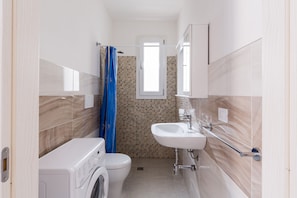 Maison Confort, 2 chambres | Salle de bain