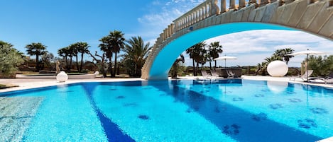 Piscine extérieure (ouverte en saison)