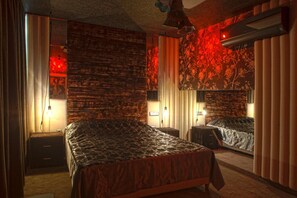 Minibar, soundproofing, iron/ironing board, bed sheets - Madison Hotel & Suites - Adults Only (Athens)