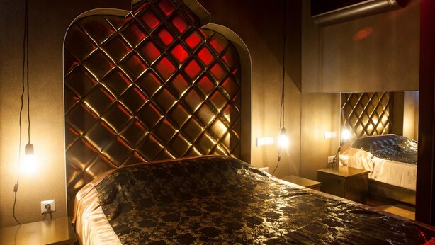 Minibar, soundproofing, iron/ironing board (on request), bed sheets - Madison Hotel & Suites - Adults Only (Athens)