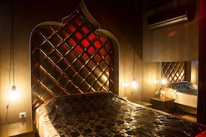 Minibar, soundproofing, iron/ironing board, bed sheets - Madison Hotel & Suites - Adults Only (Athens)