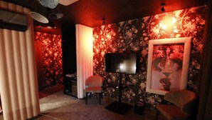 Flat-screen TV - Madison Hotel & Suites - Adults Only (Athens)