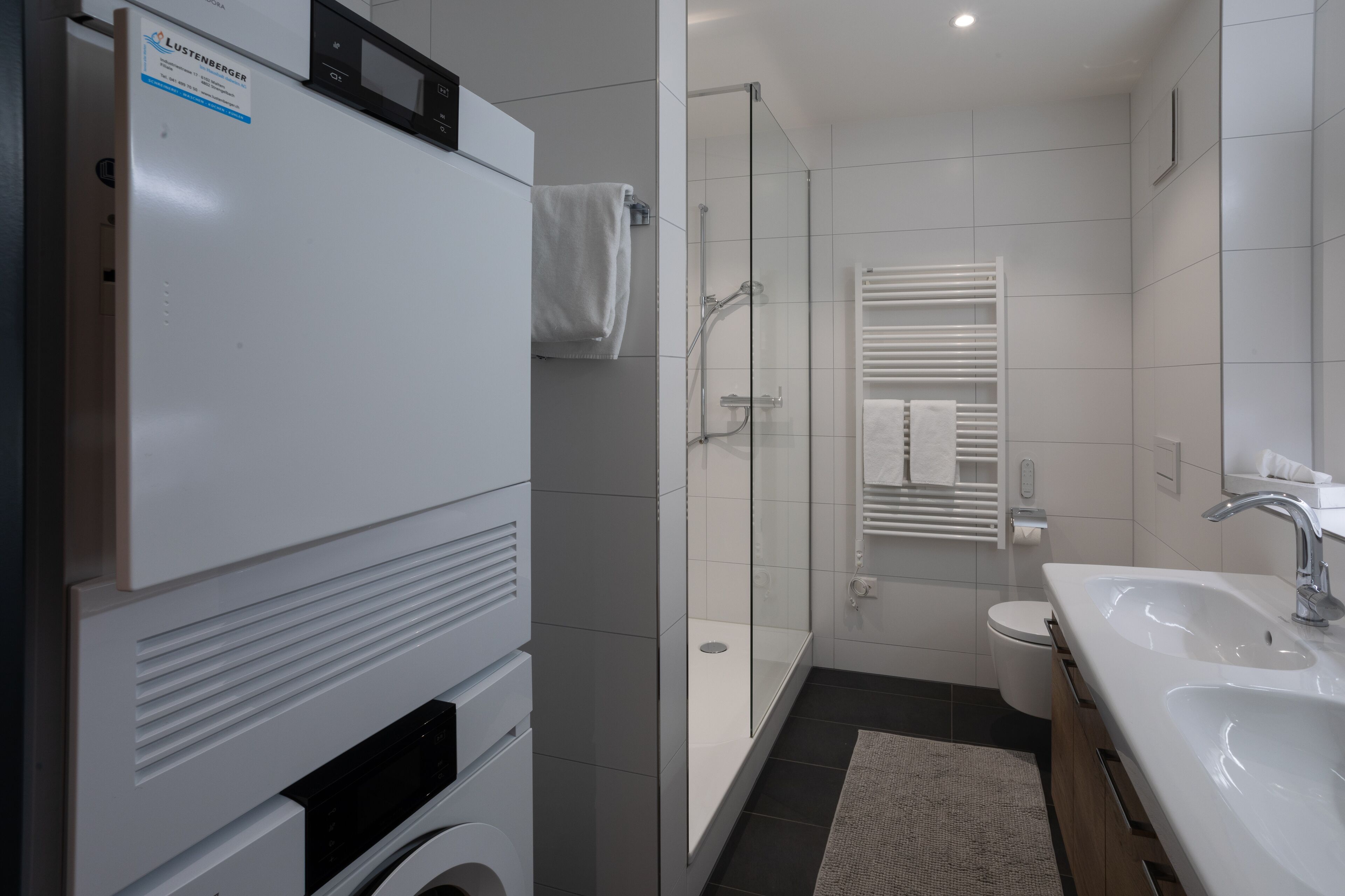 suite | bathroom | shower, free toiletries, hair dryer, slippers