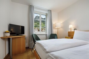 Small Double Room Grandlit | Caja fuerte, escritorio, tabla de planchar con plancha y wifi gratis
