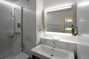 Shower, free toiletries, hair dryer, slippers - Wysses Rössli  (Schwyz)
