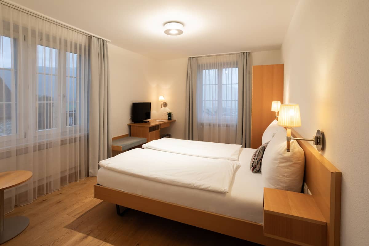 Small Double Room Grandlit | 1 개의 침실, 객실 내 금고, 각각 다른 스타일의 인테리어, 각각 다르게 가구 비치