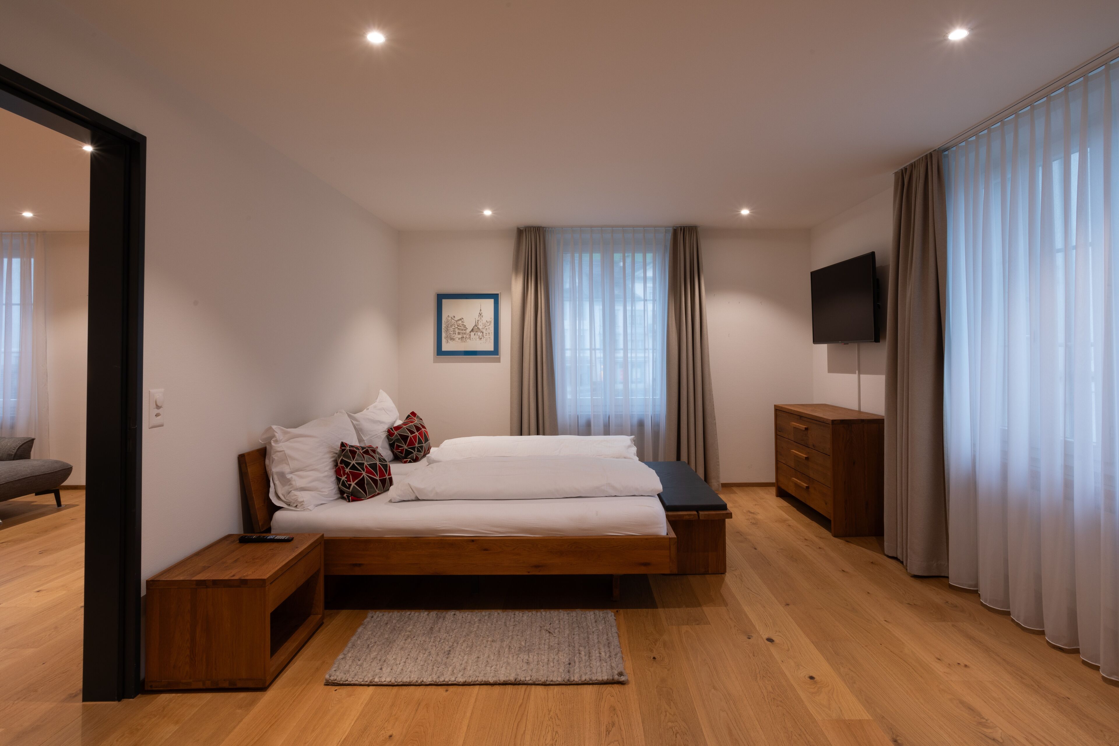 suite | in-room safe, individually decorated, individually furnished, desk