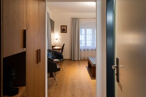 Deluxe-Zimmer, 1 King-Bett | 1 Schlafzimmer, Zimmersafe, individuell dekoriert