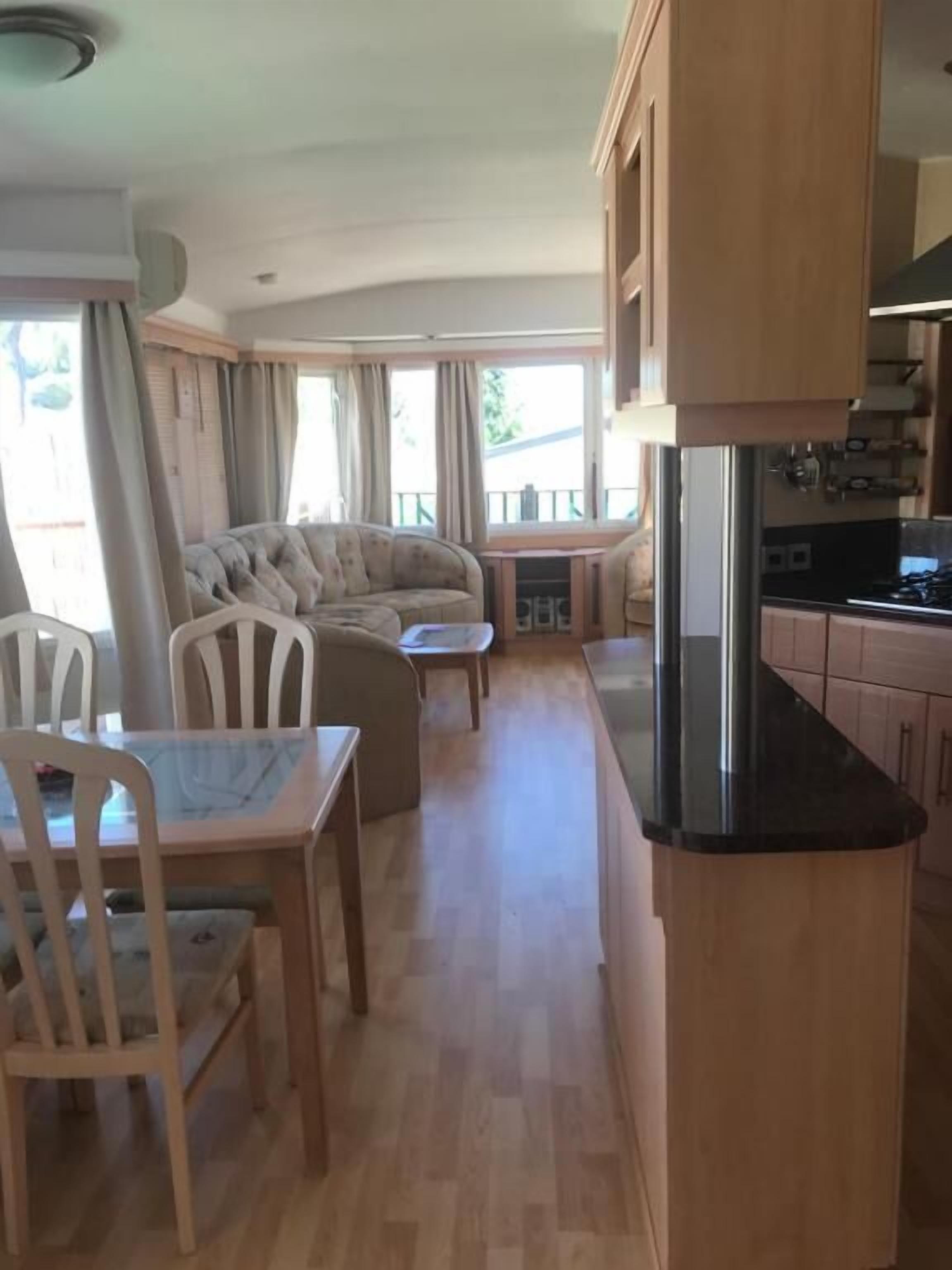 Mobile Home (25) | Living room | Flat-screen TV