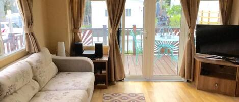 Casa rodante (Salisbury 9) | Área de sala de estar | Televisión de pantalla plana