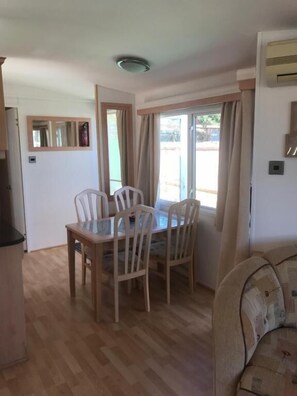 Mobile Home (25) | Living room | Flat-screen TV - Camping Málaga Monte Parc (Alhaurin de la Torre)