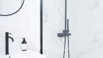 Luxury Room | Bilik Mandi | Kelengkapan dandanan diri percuma, pengering rambut, tuala disediakan