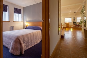 Penthouse | 2 bedrooms, iron/ironing board, cribs/infant beds, rollaway beds