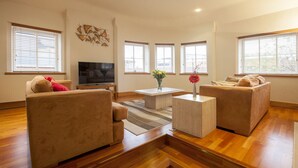 Living room - Stunning Penthouse Top Floor Living (Nottingham)