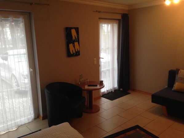 Soundproofing, free WiFi, bed sheets