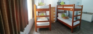 Free WiFi - V - Rooms Hostel - Adults Only (Makati)