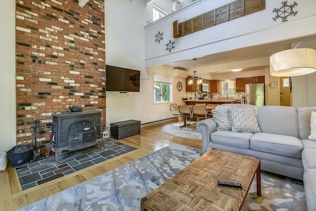 TV, fireplace. Winter Brook newly renovated The Killington golf course and Green Mountain National Golf Course are just a few minutes from this location.