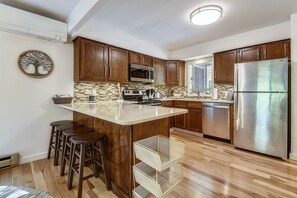 Refrigerador, microondas, parrilla de estufa y lavavajillas 