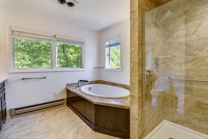 Shower, hair dryer - Winter Brook newly renovated The Killington golf course and Green Mountain National Golf Course are just a few minutes from this location. (Killington)