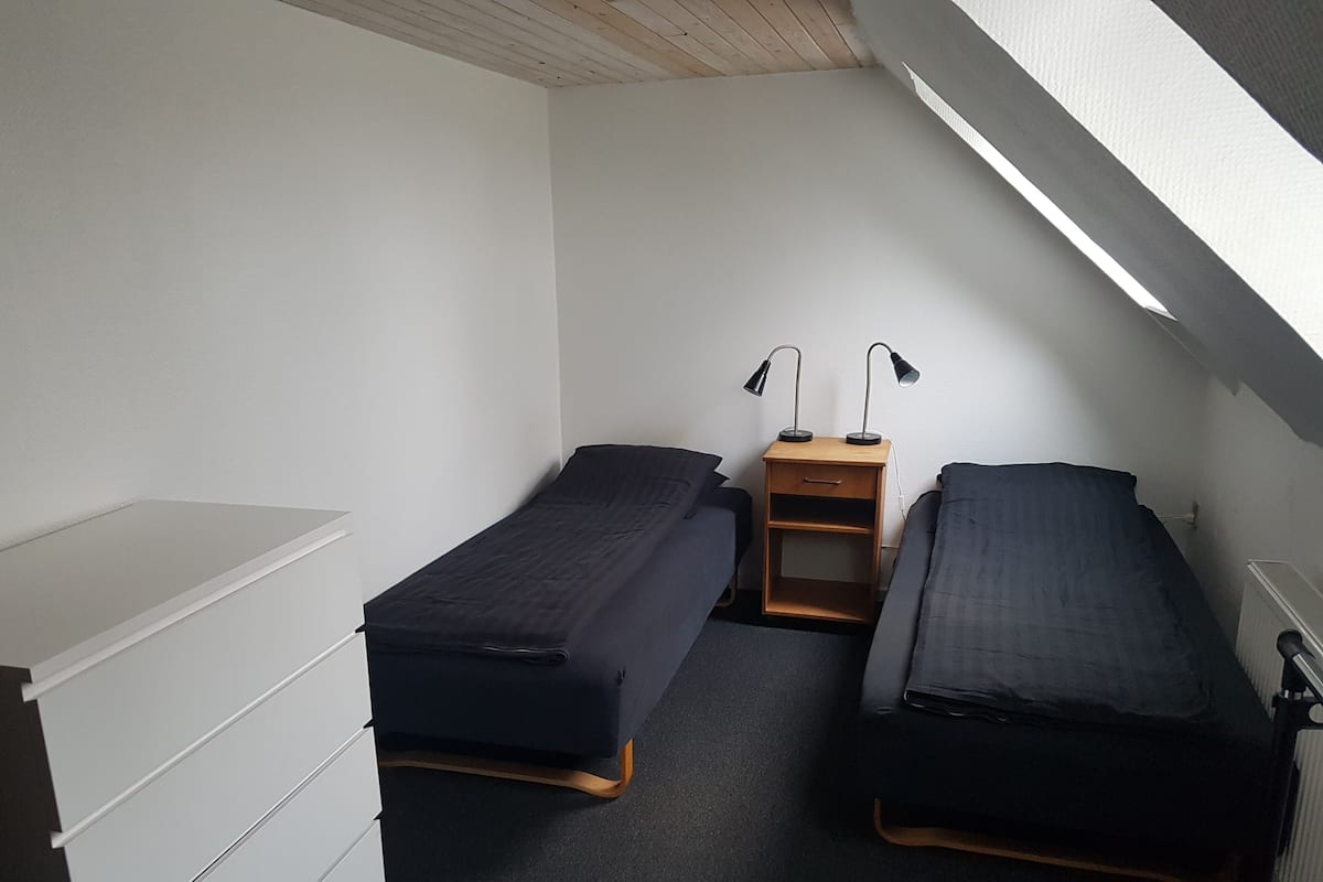 舒適公寓 | 高級寢具、特厚豪華床墊、遮光窗簾/窗簾、熨斗/熨衫板