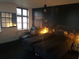 Comfort Studio, Kitchenette | Premium bedding, pillowtop beds, blackout drapes, iron/ironing board