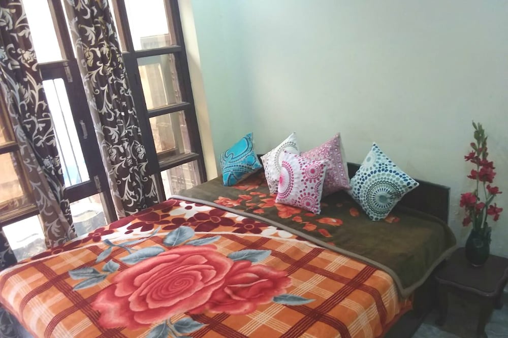 Handa Villa in Greater Noida