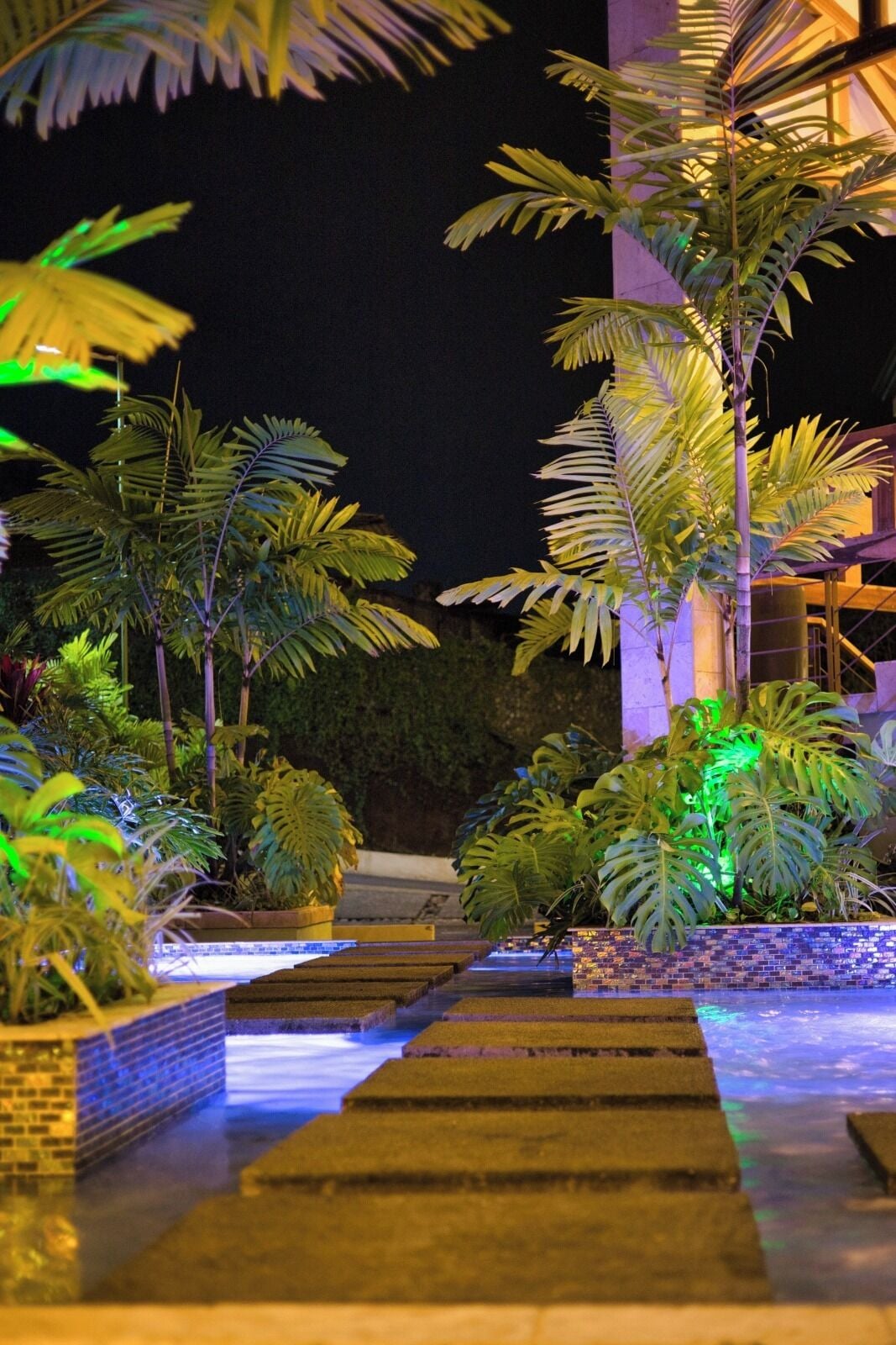 Bộ đồ giường cao cấp, chăn bông, nệm có lớp đệm bông 