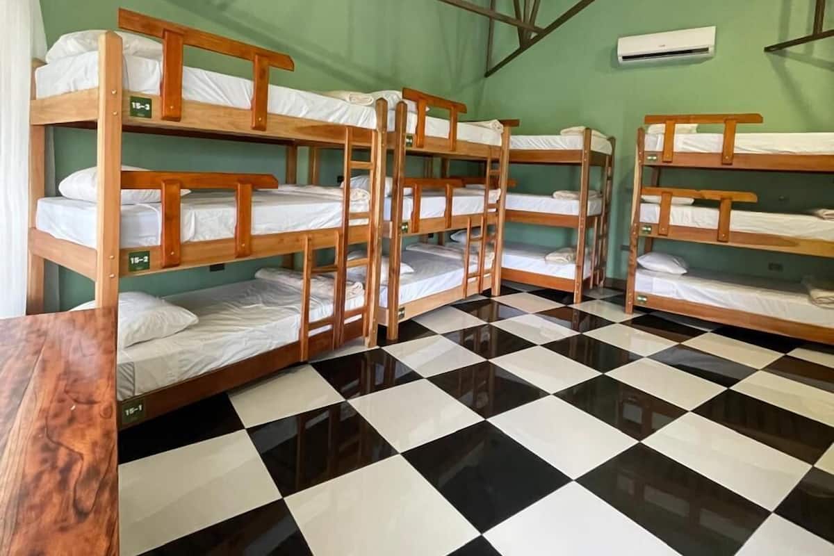 Slaapzaal, meerdere bedden, niet-roken, uitzicht op bergen | Luxe beddengoed, donzen dekbedden, pillowtop-bedden