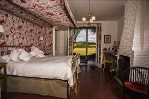 Premium bedding, in-room safe, individually decorated