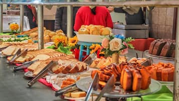 Free daily continental breakfast