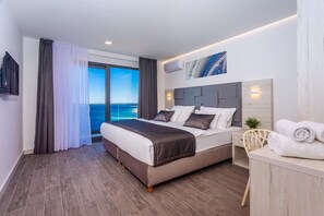 4 soverom, safe på rommet, strykejern/-brett og reiseseng for barn