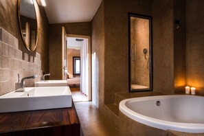 Combined shower/bathtub, hair dryer, bidet, towels - Town House with large furnished terrace (Cernobbio)