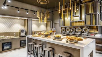 Tägliches englisches Frühstück (19.95 GBP pro Person)