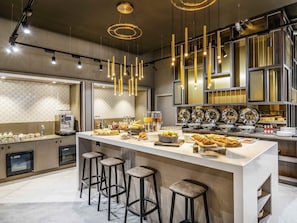 Colazione all'inglese, servita tutte le mattine (19.95 GBP a persona)