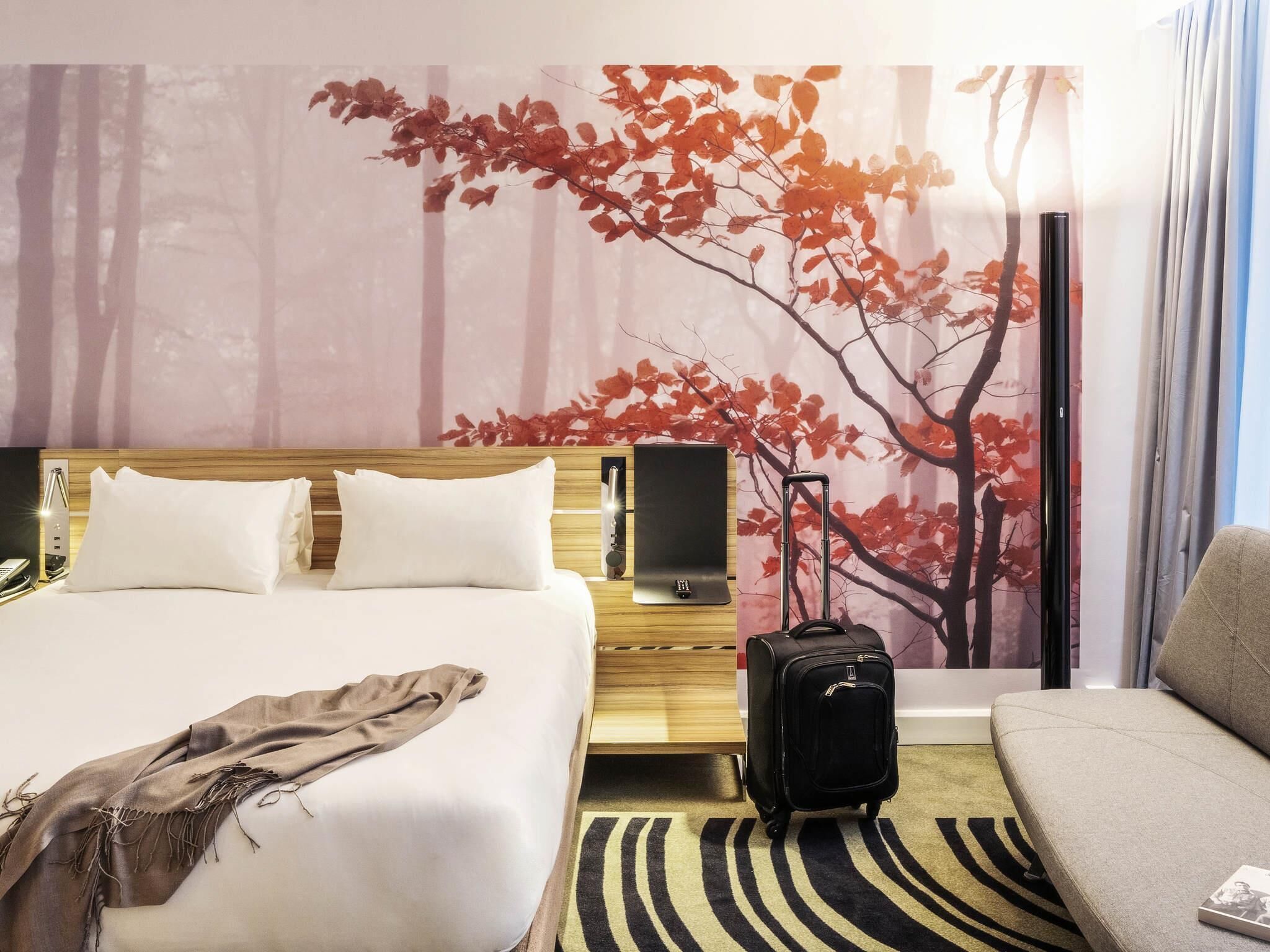 In-room safe, soundproofing, iron/ironing board, free WiFi