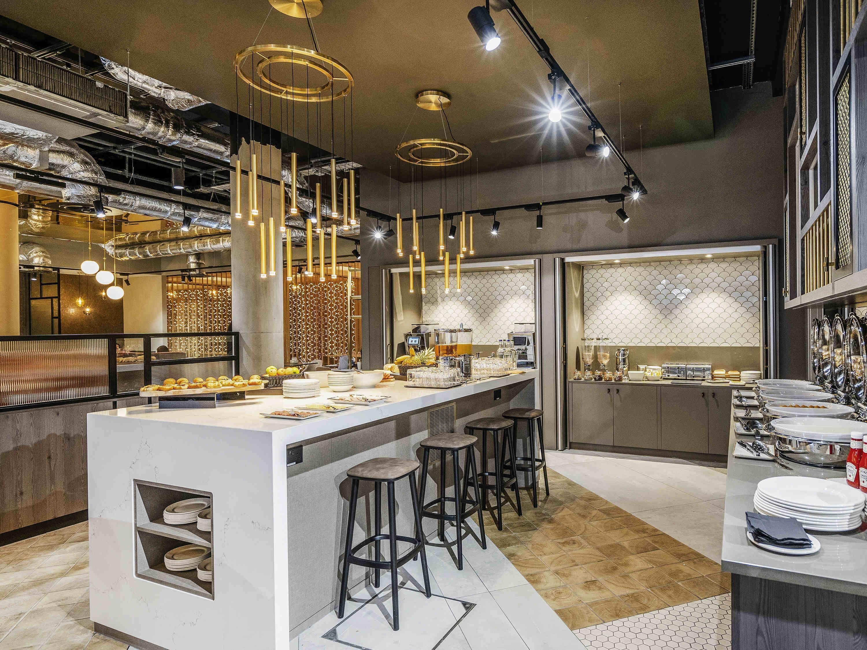 daily english breakfast (gbp 18.95 per person)