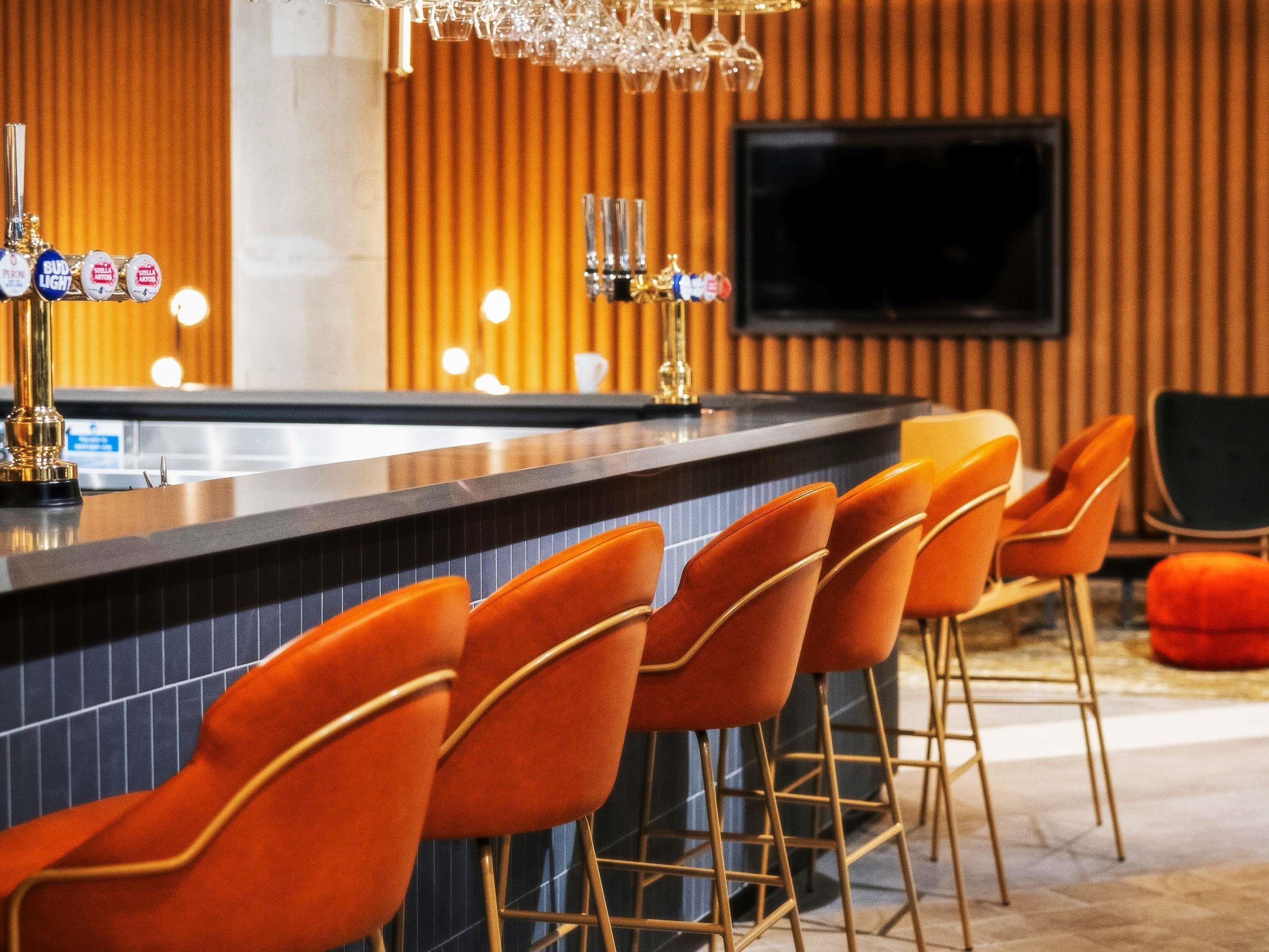 Bar (trong khuôn viên)