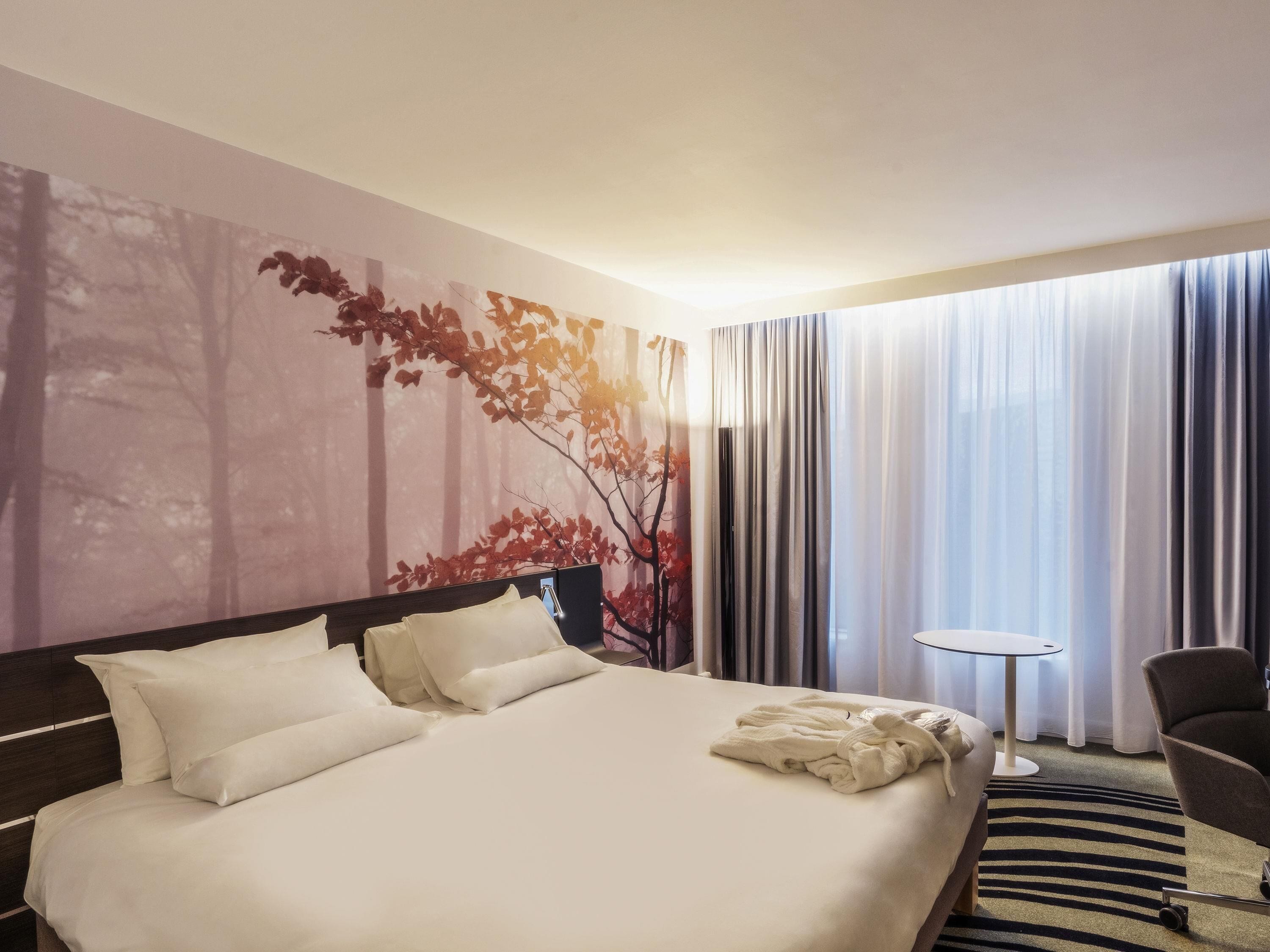 Superior Room, 1 King Bed | In-room safe, soundproofing, iron/ironing board, free WiFi