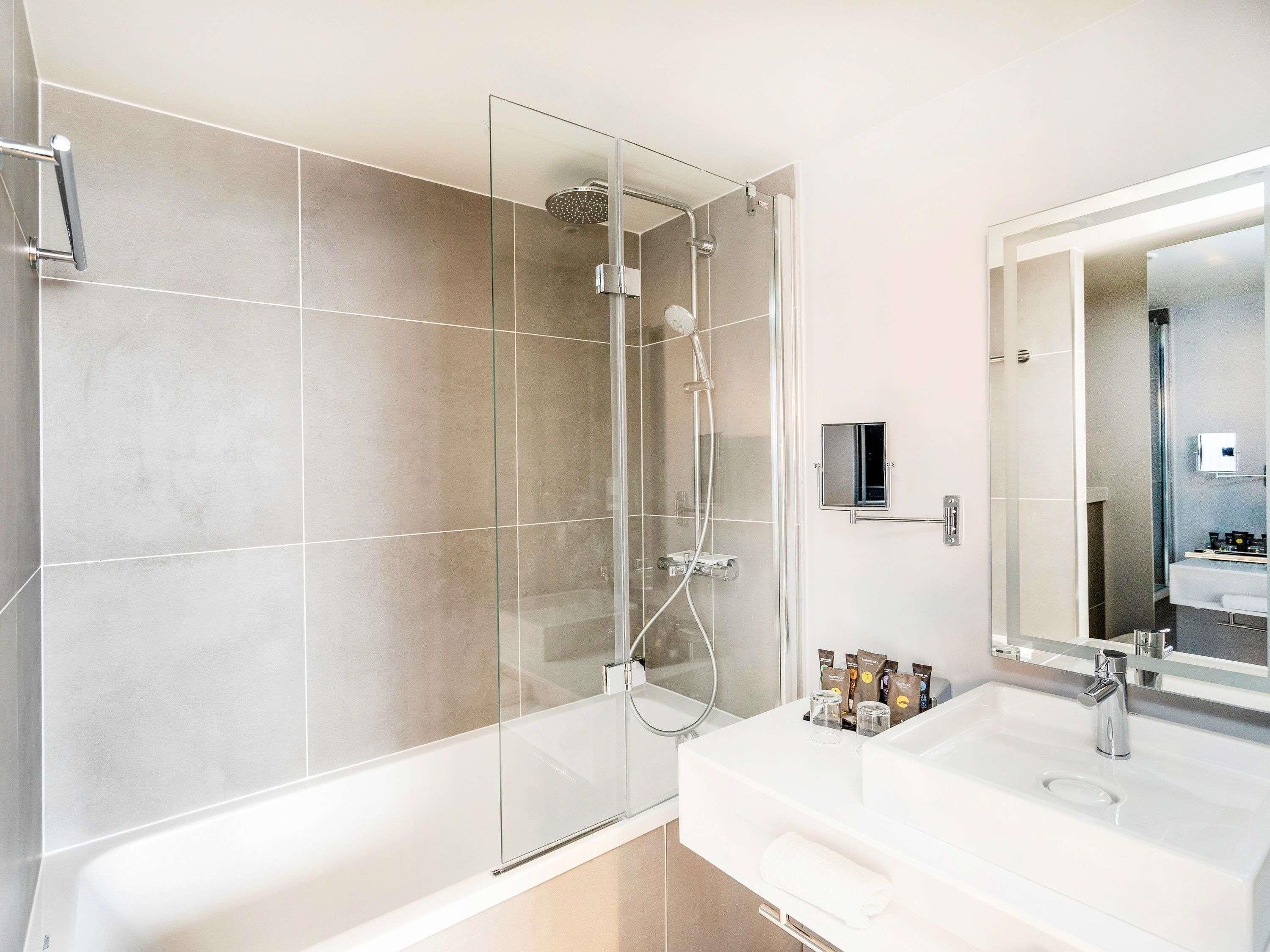 In-room safe, soundproofing, iron/ironing board, free WiFi