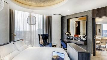 In-room safe, soundproofing, iron/ironing board, free WiFi