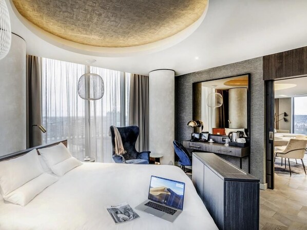 In-room safe, soundproofing, iron/ironing board, free WiFi