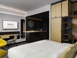 Habitación, 1 cama Queen size, cocina | Minibar, caja de seguridad en la habitación y escritorio