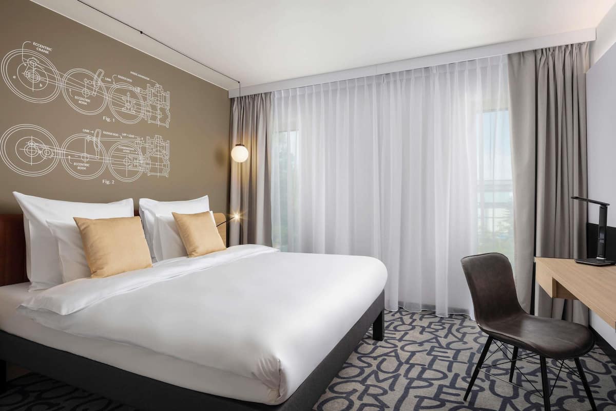 Minibar, in-room safe, desk, soundproofing